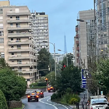 A Paris La Defense *