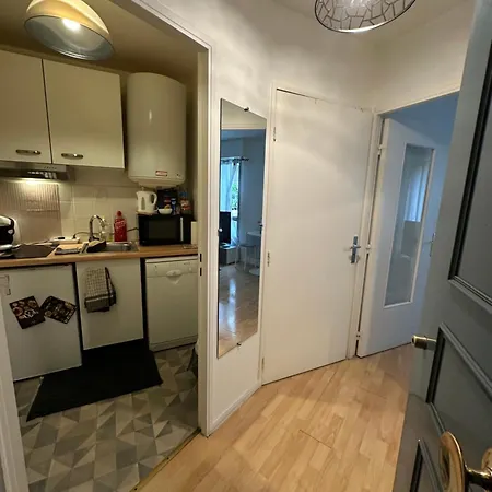 A Paris La Defense Appartement